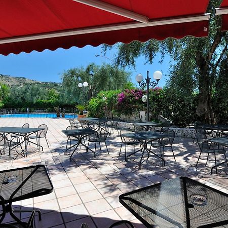 Hotel Apeneste Матината Екстериор снимка
