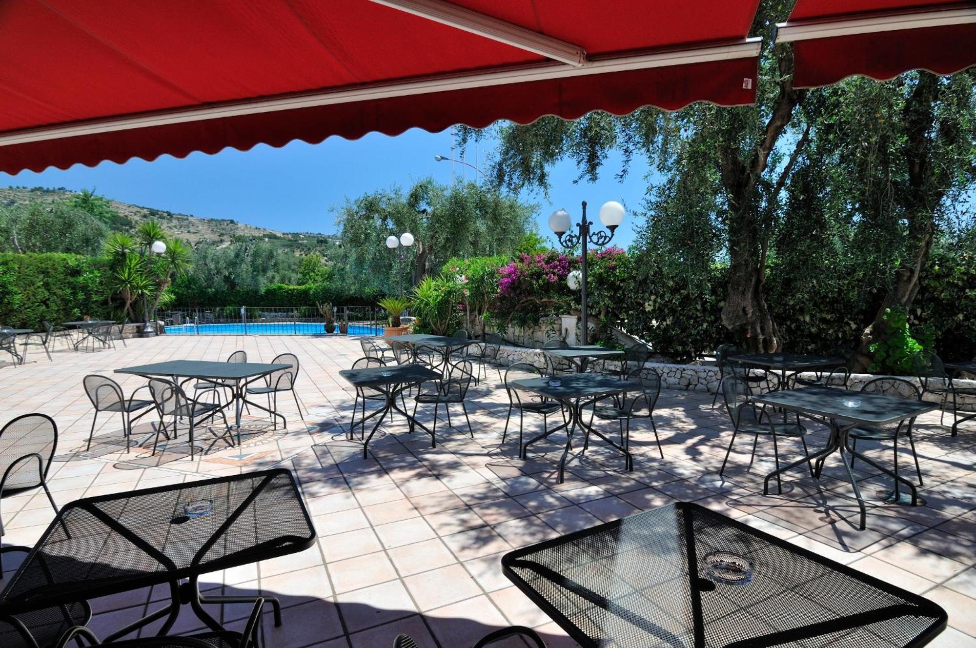 Hotel Apeneste Матината Екстериор снимка