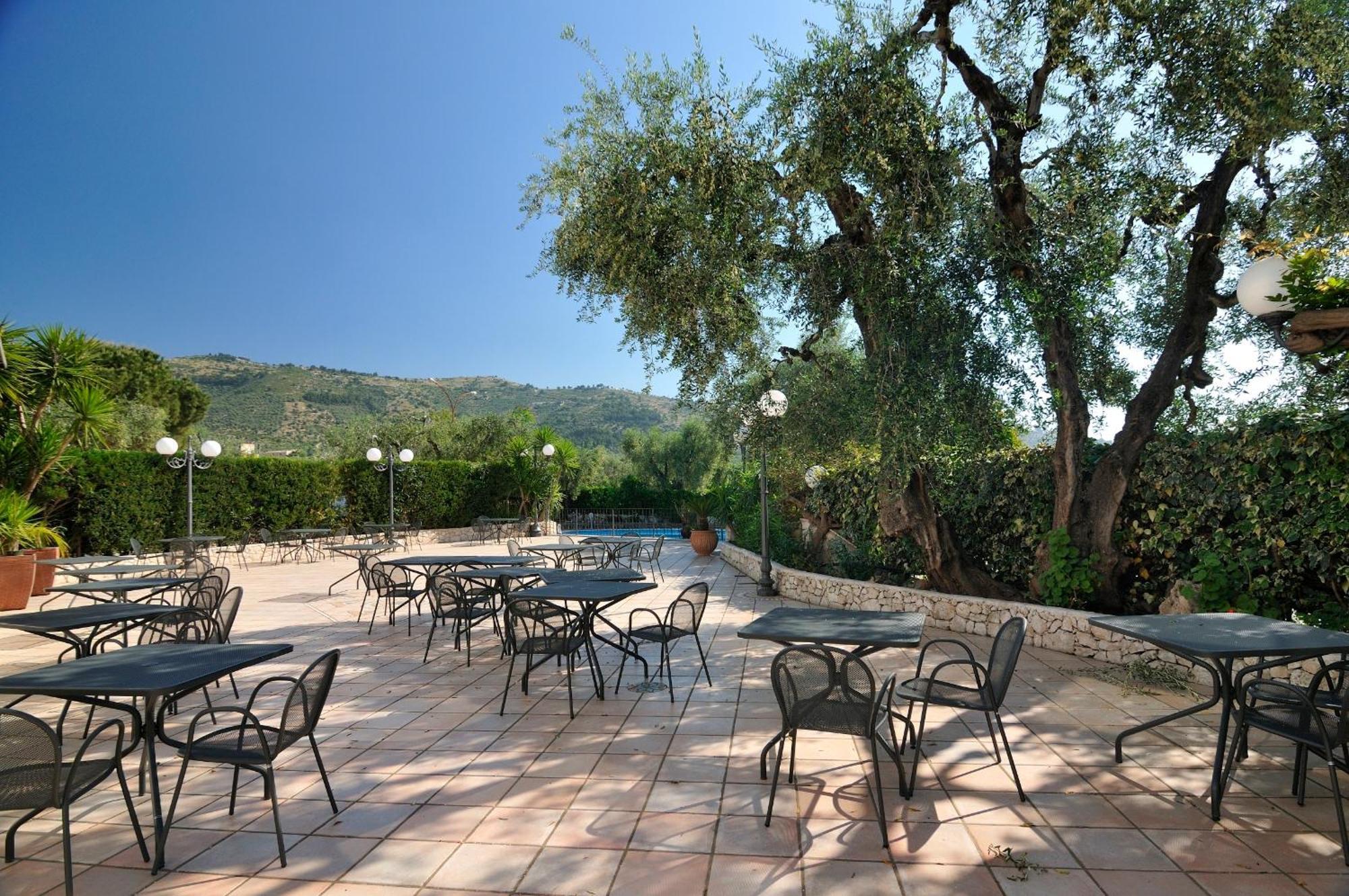 Hotel Apeneste Матината Екстериор снимка