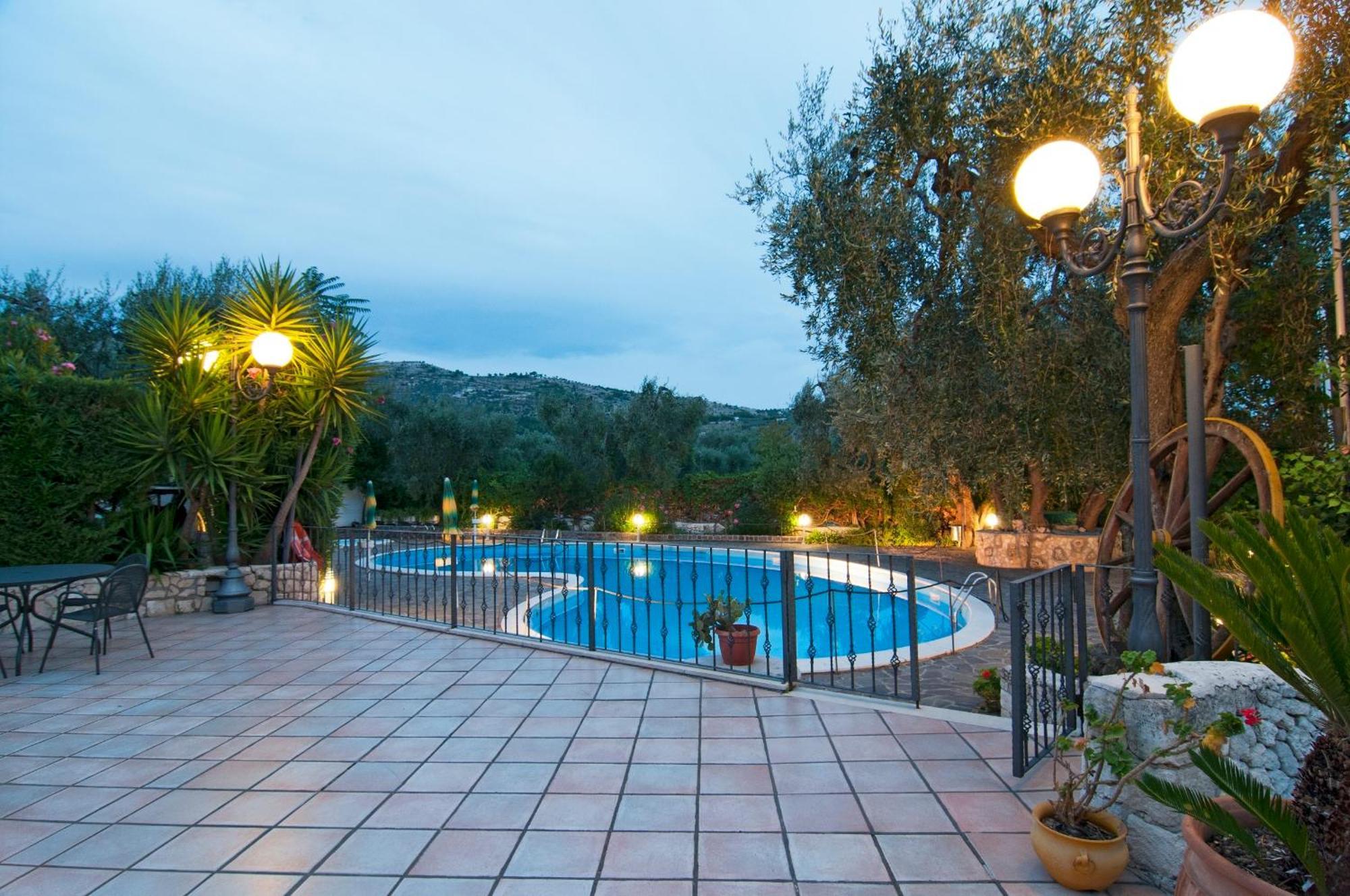 Hotel Apeneste Матината Екстериор снимка