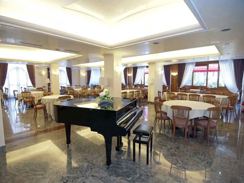 Hotel Apeneste Матината Екстериор снимка