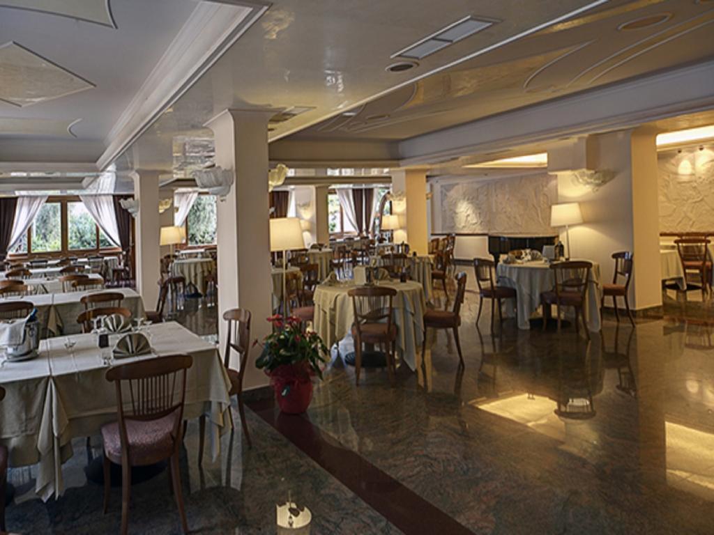 Hotel Apeneste Матината Екстериор снимка