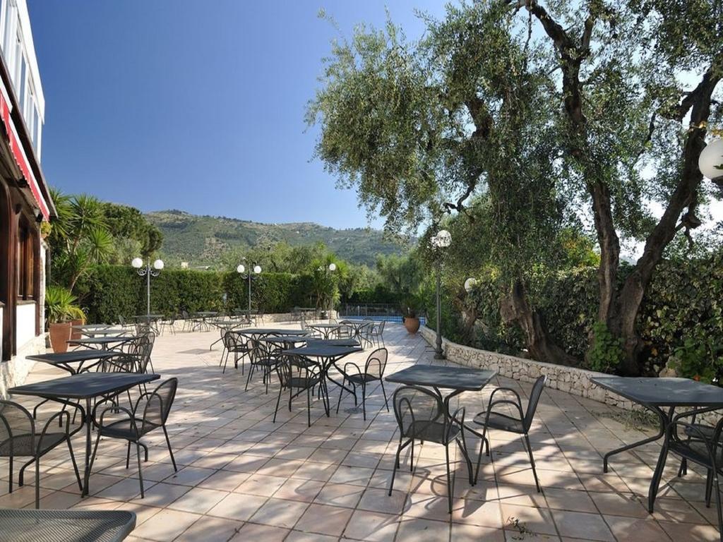 Hotel Apeneste Матината Екстериор снимка