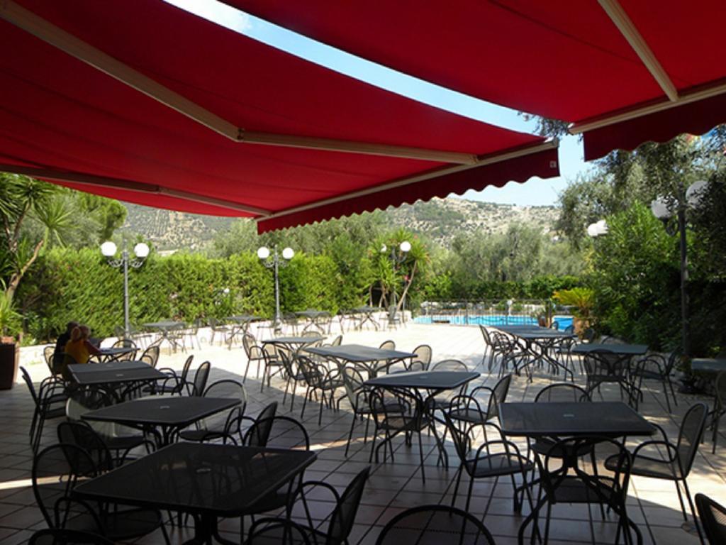 Hotel Apeneste Матината Екстериор снимка