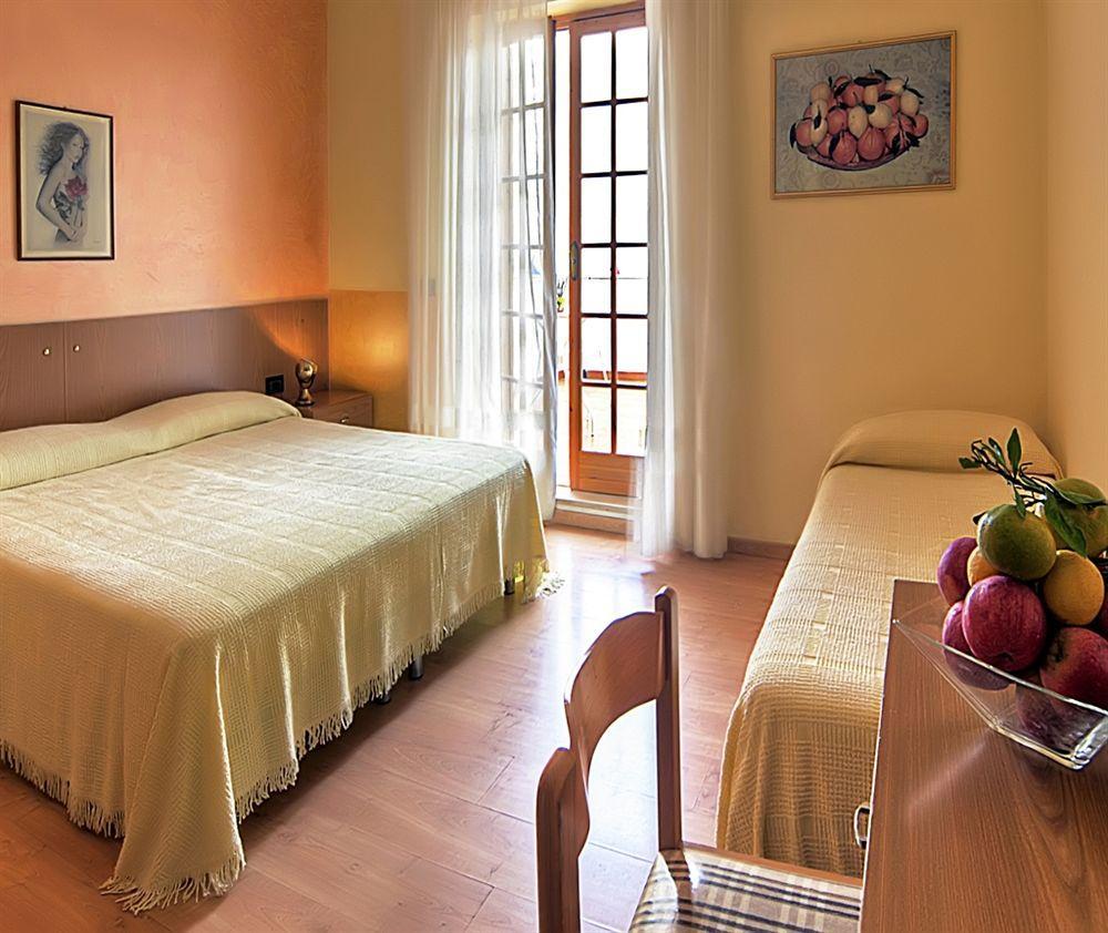 Hotel Apeneste Матината Екстериор снимка
