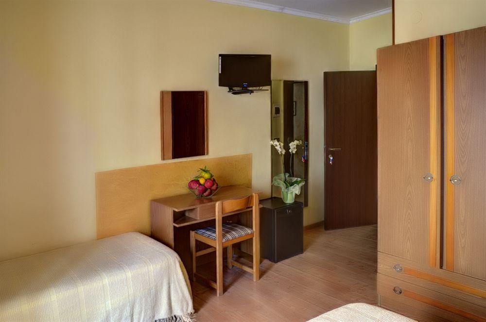 Hotel Apeneste Матината Екстериор снимка