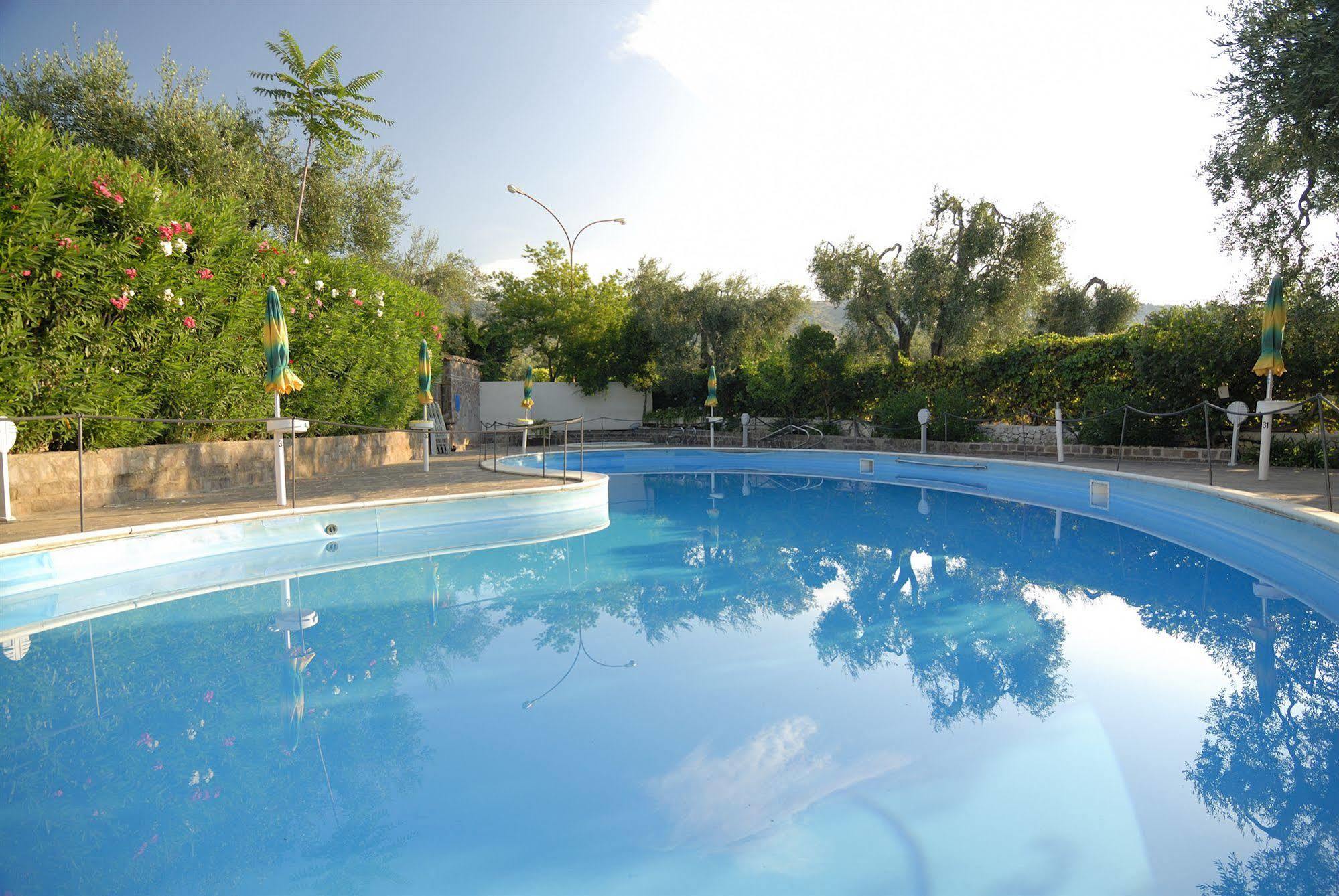 Hotel Apeneste Матината Екстериор снимка