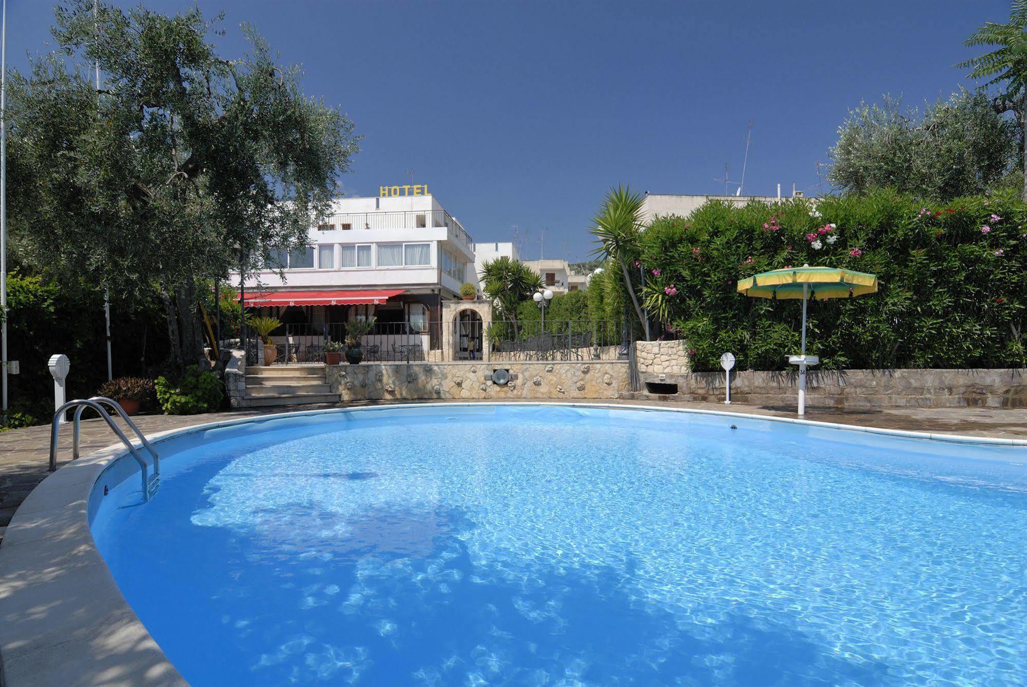 Hotel Apeneste Матината Екстериор снимка