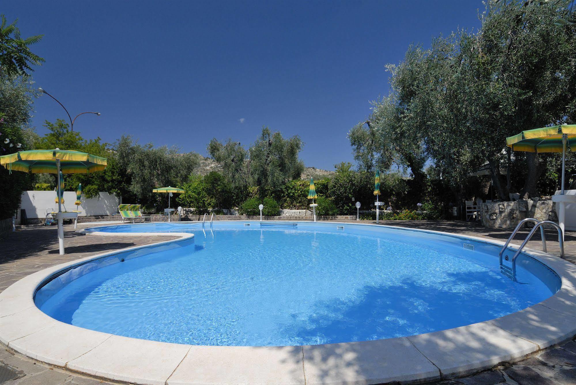 Hotel Apeneste Матината Екстериор снимка