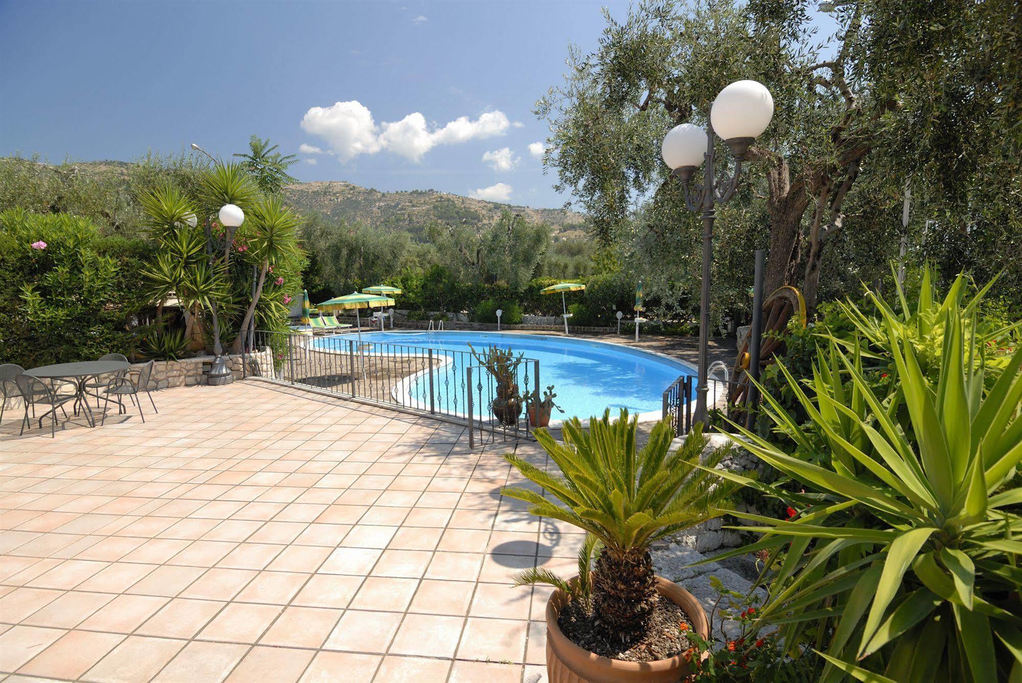 Hotel Apeneste Матината Екстериор снимка