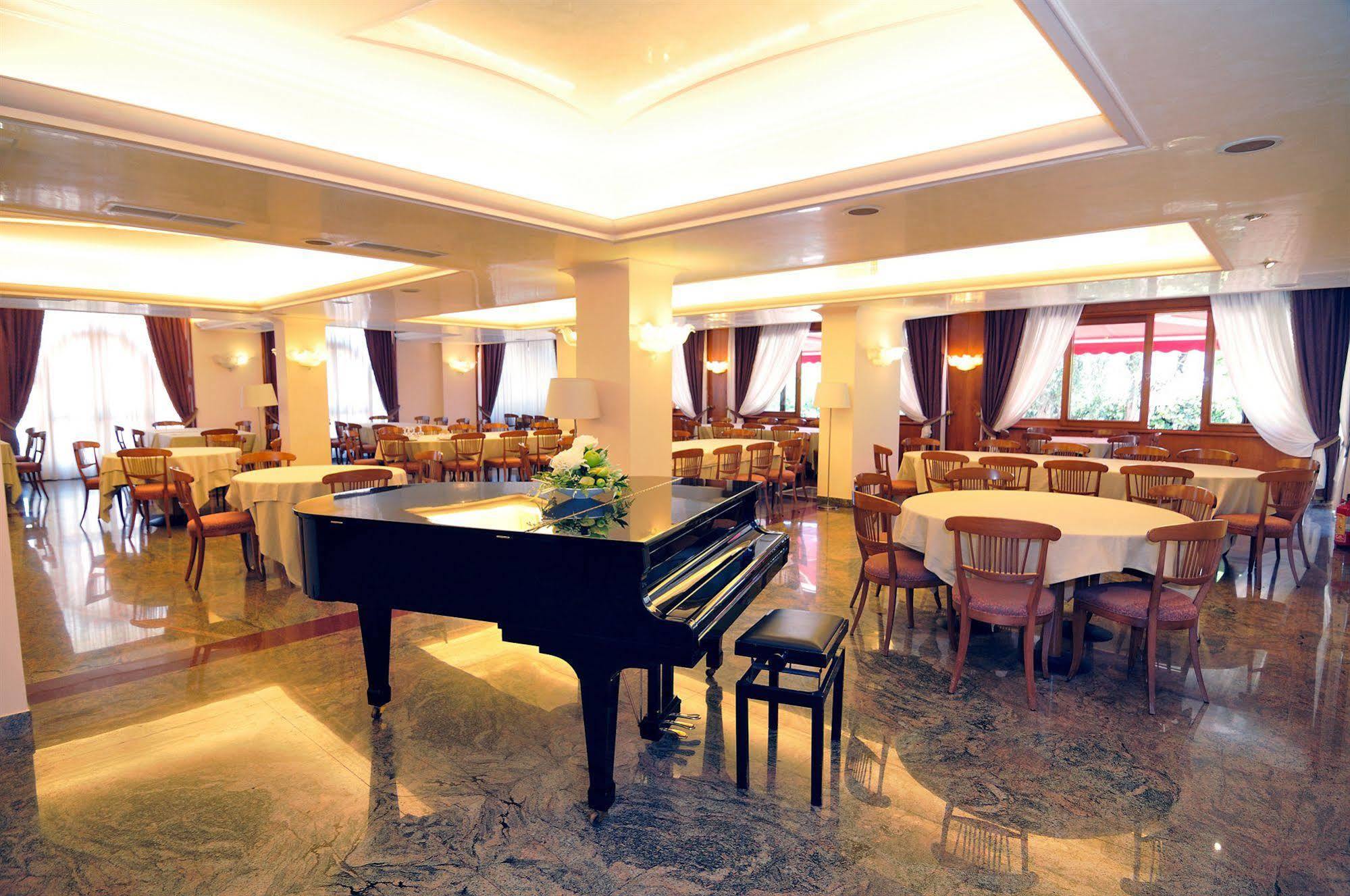 Hotel Apeneste Матината Екстериор снимка