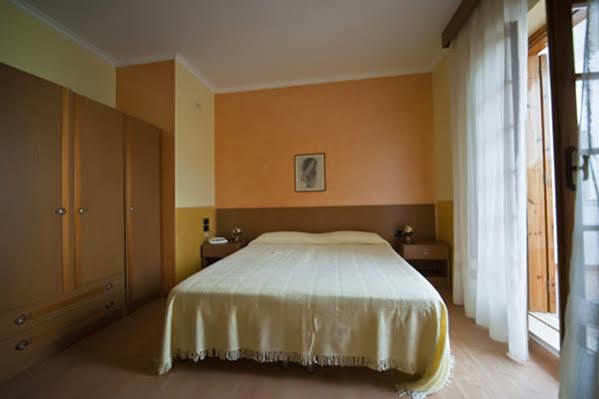 Hotel Apeneste Матината Екстериор снимка