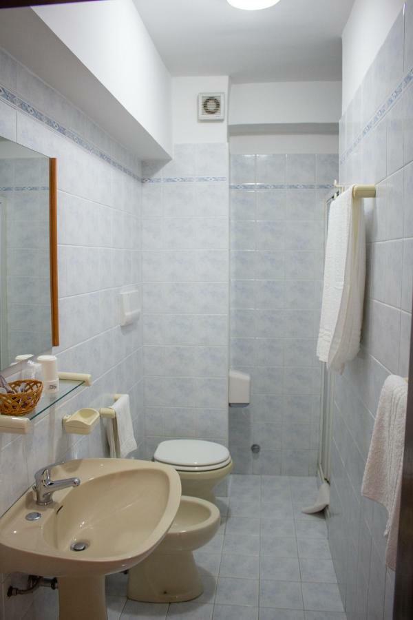Hotel Apeneste Матината Екстериор снимка