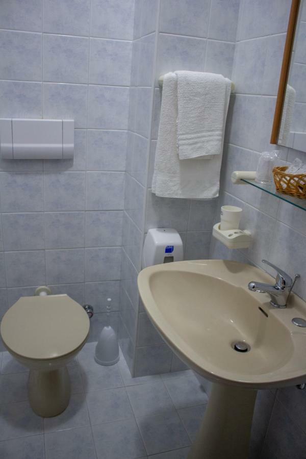 Hotel Apeneste Матината Екстериор снимка